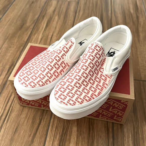 Custom Print Vans - Picture 1 of 4